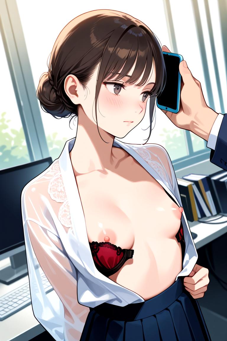 ｢リセット。元の紫織に戻るが舐められた胸、開いた服には気付かない｣催眠アプリの光が明滅すると｢はい、わかりました。これは普段の仕事服です｣そう言いながら数回瞬きして戸惑いながらも席に座り、仕事を続け始めた。